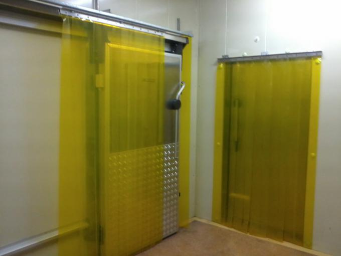 Strip and curtain doors with flexible PVC in cold chamber